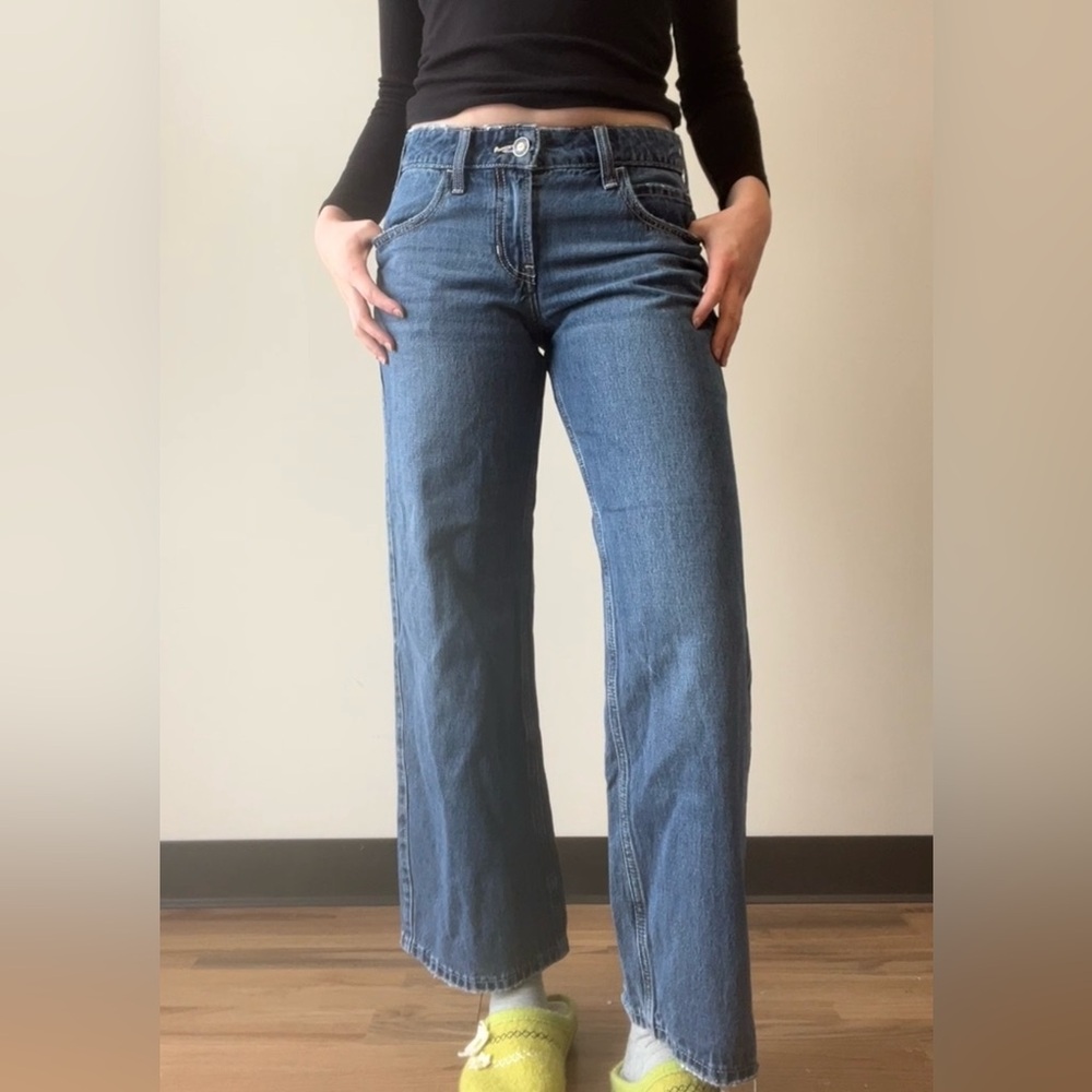 Hollister Women's Low- Rise Baggy Jeans original blue